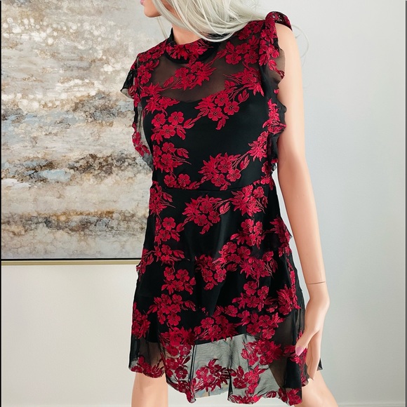 NWT ROMEO & JULIET COUTURE $175 Tiered Black and Red Lace DRESS Small - Picture 6 of 15